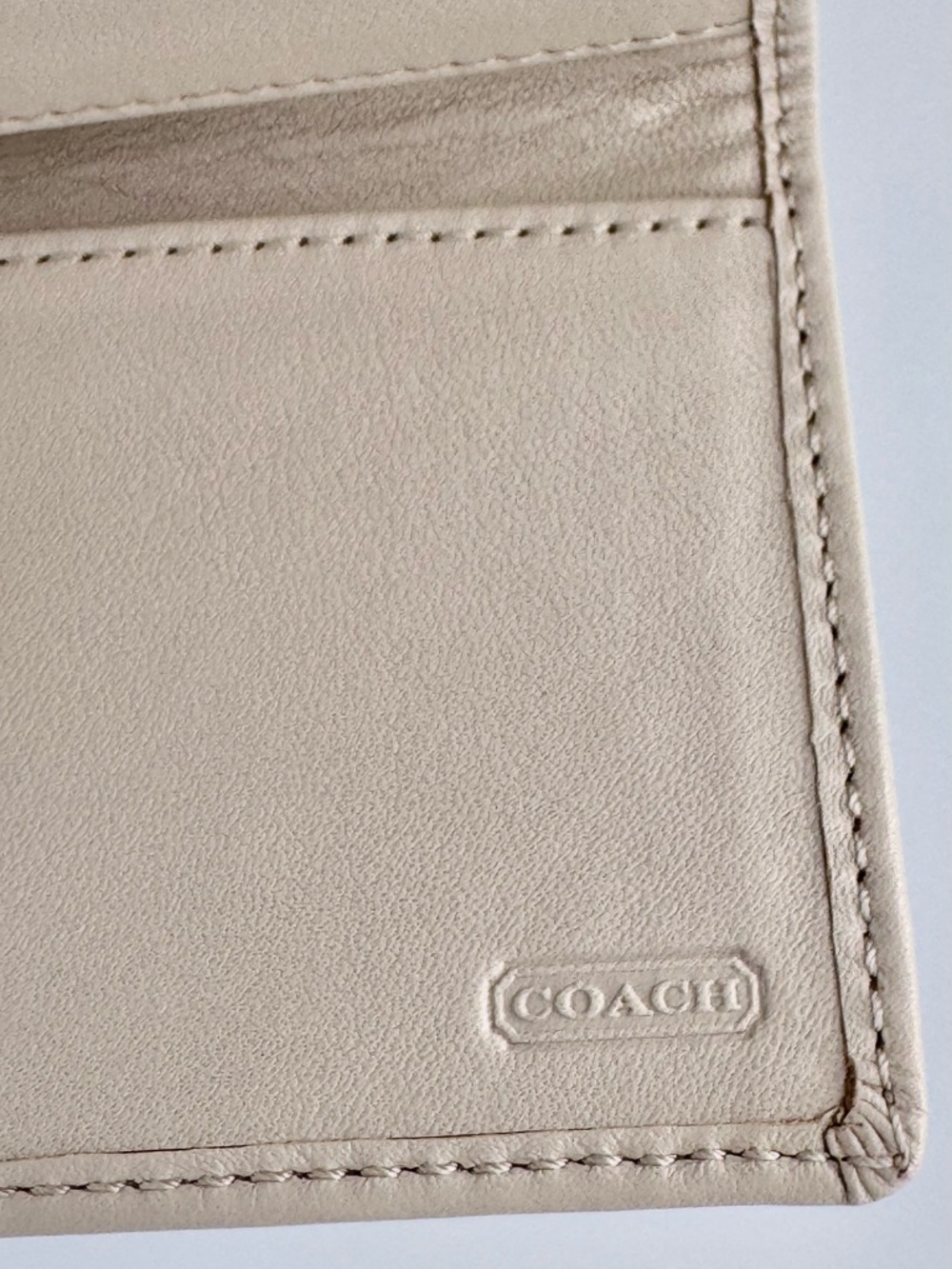 Vtg Coach Buttery Soft Ivory Leather Silver Turn-lock Large Wallet Pink Interior - Picture 10 of 10